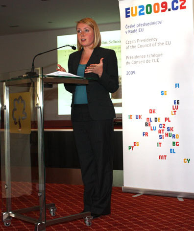 1. Lina speaking at Czech Conference June 2009_article